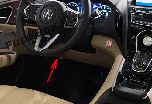 Acura RDX (2019 -...) Sigorta kutusunun yeri Sigortaların yolcu bölmesindeki yeri: Acura RDX (2019 -...)