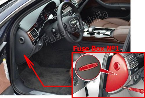 Audi A8 / S8 (D4 / 4H; 2011, 2012, 2013, 2014, 2015, 2016, 2017) Sigorta kutusu yeri Sigortaların yolcu bölmesindeki yeri: Audi A8 / S8 (D4 / 4H; 2011, 2012, 2013, 2014, 2015, 2016, 2017)
