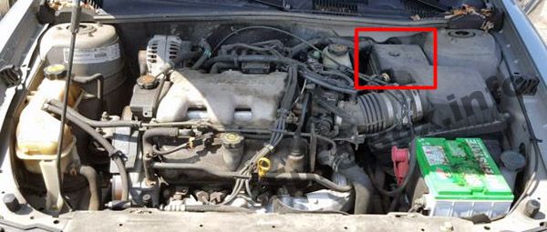 Sigortaların motor bölmesindeki yeri: Chevrolet Malibu (1997, 1998, 1999, 2000, 2001, 2002, 2003)