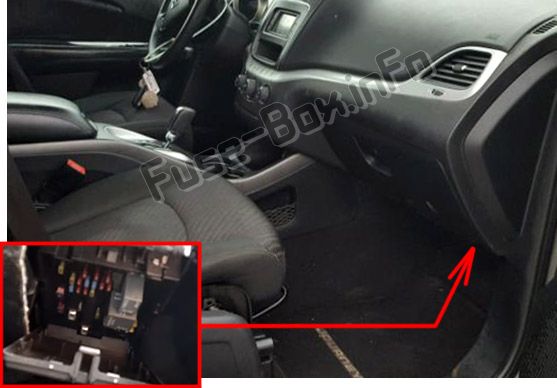 Sigortaların yolcu bölmesindeki yeri: Dodge Journey (2011, 2012, 2013, 2014, 2015, 2016, 2107, 2018)