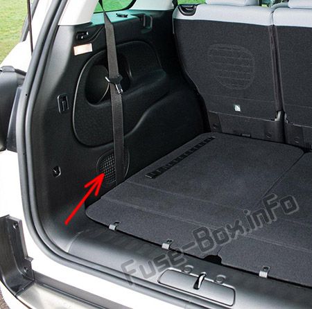 Sigortaların bagajdaki yeri: Fiat 500L (2014, 2015, 2016, 2017, 2018, 2019)