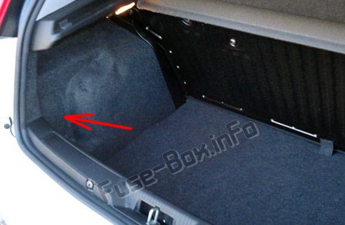 Sigortaların bagajdaki yeri: Fiat Punto (2014, 2015, 2016, 2017, 2018, 2019)