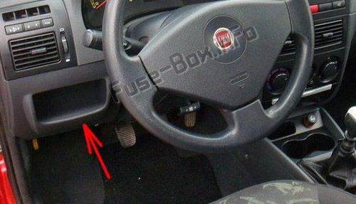 Sigortaların yolcu bölmesindeki yeri: Fiat Strada (2007-2017)
