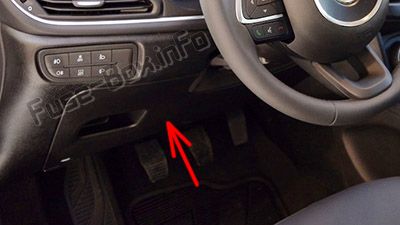 Sigortaların yolcu kabinindeki yeri (LHD): Fiat Tipo (2016, 2017, 2018, 2019-..)