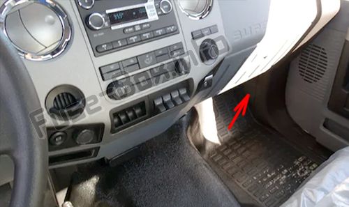 Sigortaların yolcu bölmesindeki yeri: Ford F-650, F-750 (2017, 2018, 2019 -...)
