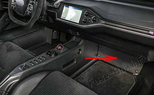 Sigortaların yolcu bölmesindeki yeri: Ford GT (2017, 2018, 2019)