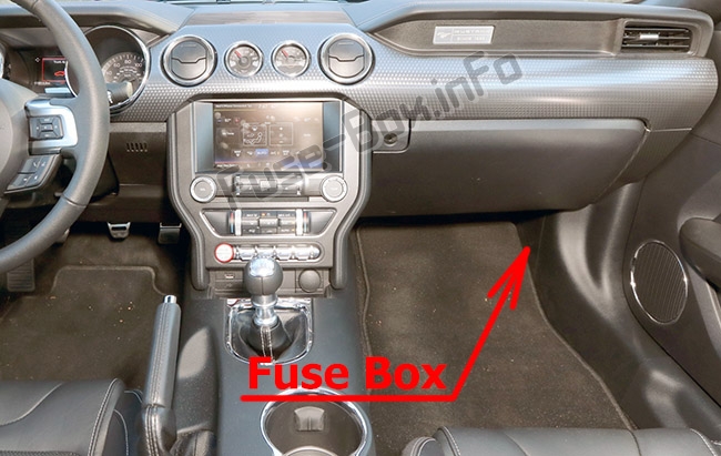 Sigortaların yolcu bölmesindeki yeri: Ford Mustang (2015-2019-..)
