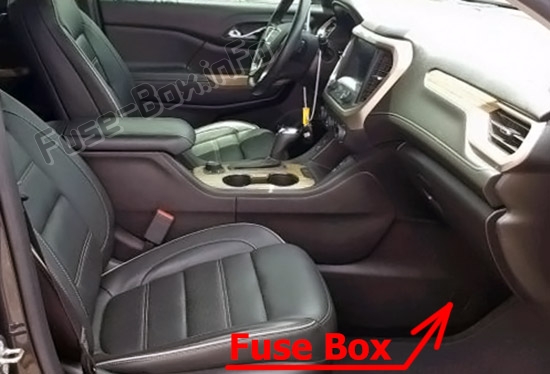 Sigortaların yolcu bölmesindeki yeri: GMC Acadia (2017-2019 ..)