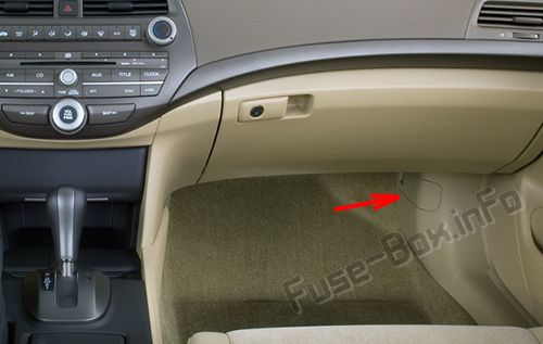 Sigortaların yolcu bölmesindeki yeri: Honda Accord (2008, 2009, 2010, 2011, 2012)