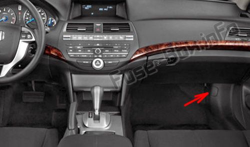 Sigortaların yolcu bölmesindeki yeri: Honda Crosstour (2012, 2013, 2014, 2015)