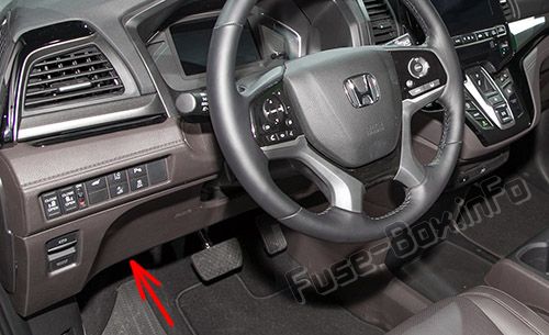 Sigortaların yolcu bölmesindeki yeri: Honda Odyssey (2018, 2019 -...)