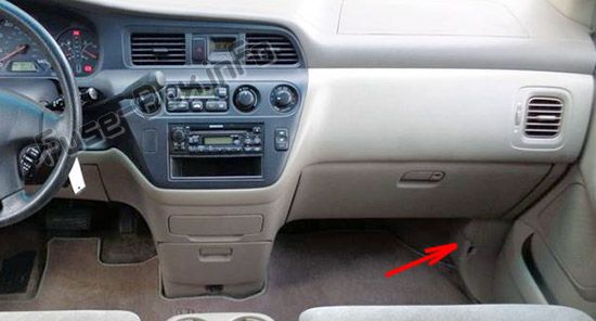 Sigortaların yolcu bölmesindeki yeri: Honda Odyssey (2000-2004)