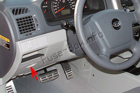 Sigortaların yolcu bölmesindeki yeri (LHD): KIA Forte / Cerato (2004-2008)