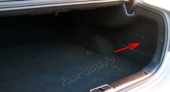 Sigortaların bagajdaki yeri: KIA K900 (2015-2018)