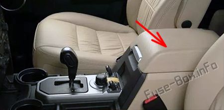 Uydu sigorta kutusu (konum): Land Rover Discovery 3 / LR3 (2004-2009)