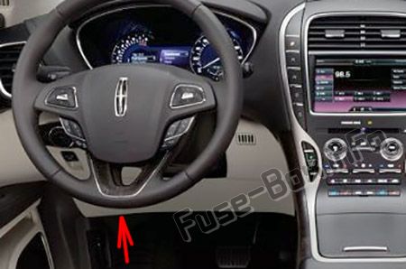 Sigortaların yolcu bölmesindeki yeri: Lincoln MKX (2016, 2017, 2018, 2019- ..)