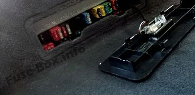 Arka sağ koltuğun altındaki sigorta kutusu Mercedes-Benz CL-Class / S-Class (1999-2006)