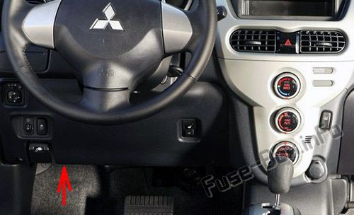 Sigortaların yolcu bölmesindeki yeri: Mitsubishi i-MiEV (2011-2018)