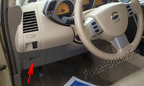 Sigortaların yolcu bölmesindeki yeri: Nissan Murano (2003-2007)