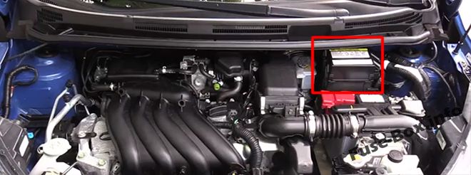 Sigortaların motor bölmesindeki yeri: Nissan Versa Note / Note (2013-2018)