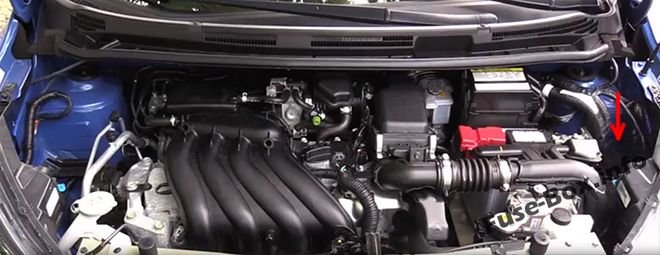 Sigortaların motor bölmesindeki yeri: Nissan Versa Note / Note (2013-2018)