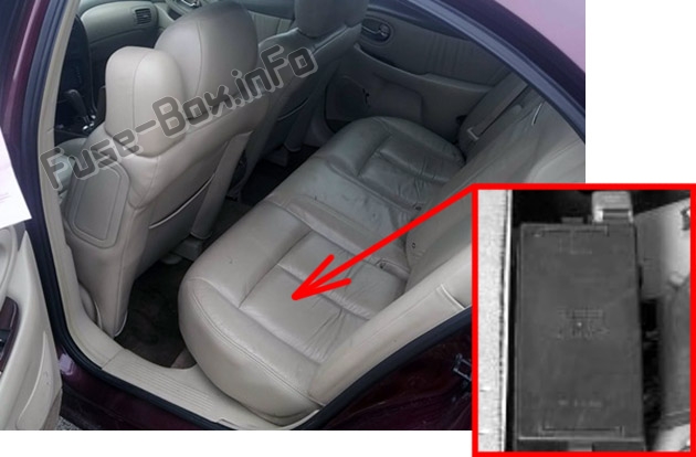 Sigortaların yolcu bölmesindeki yeri: Oldsmobile Aurora (2001, 2002, 2003)