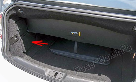 Sigortaların bagajdaki yeri: Opel / Vauxhall Cascada (2014-2018 -...)