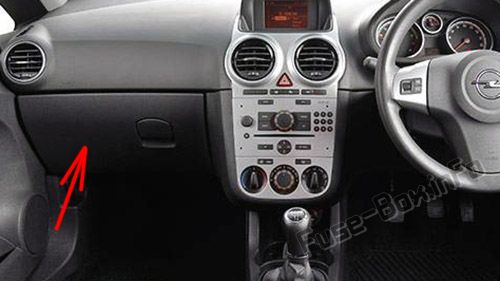 Sigortaların yolcu bölmesindeki yeri (RHD): Opel / Vauxhall Corsa D (2006-2014)