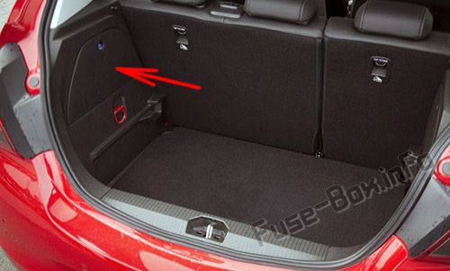 Sigortaların bagajdaki yeri: Opel / Vauxhall Corsa D (2006-2014)