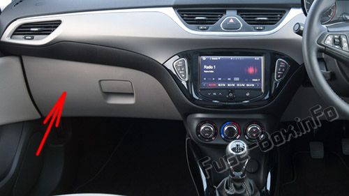 Sigortaların yolcu bölmesindeki yeri (RHD): Opel / Vauxhall Corsa E (2015-2019 -...)