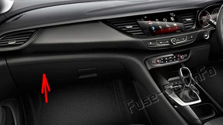 Sigortaların yolcu kabinindeki yeri (RHD): Opel / Vauxhall Insignia B (2018, 2019 -...)