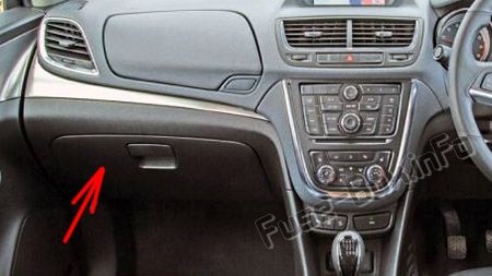 Sigortaların yolcu bölmesindeki yeri (RHD): Opel / Vauxhall Mokka (2013-2017)