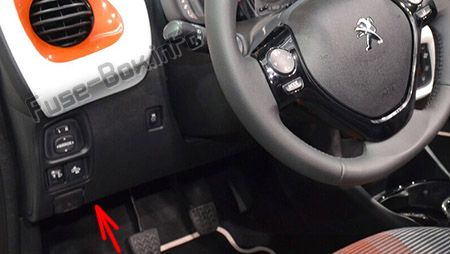Sigortaların yolcu kabinindeki yeri (LHD): Peugeot 108 (2014-2019- ..)