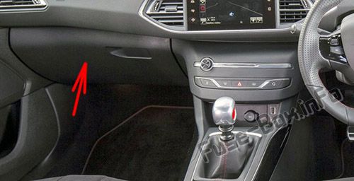 Sigortaların yolcu kabinindeki yeri (RHD): Peugeot 308 (2014-2018- ..)