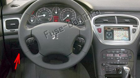 Sigortaların yolcu kabinindeki yeri (LHD): Peugeot 607 (2000-2010)