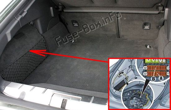 Sigortaların bagajdaki yeri: Porsche Panamera S E-Hybrid (2010-2016)