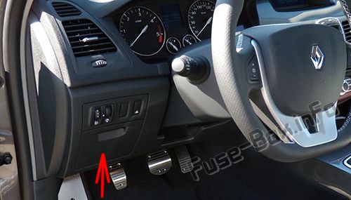 Sigortaların yolcu bölmesindeki yeri: Renault Laguna III (2007-2015)