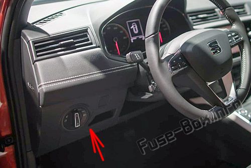 Sigortaların yolcu kabinindeki yeri: SEAT Arona (2017, 2018 -...)