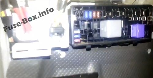 Yolcu bölmesi röle kutusu: Toyota HiAce (2005-2013)