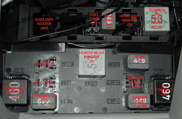 Sürücü tarafı gösterge paneli röle taşıyıcısı: Volkswagen Passat B6 (2005, 2006, 2007, 2008, 2009, 2010)