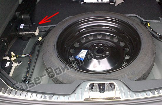 Sigortaların bagajdaki yeri: Volvo V60 (2015-2019- ..)